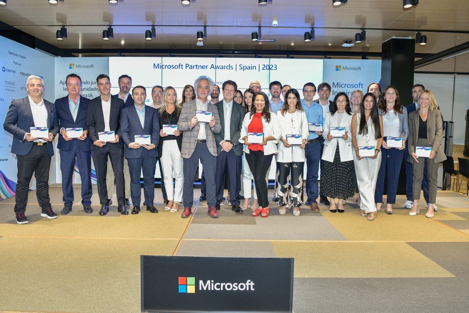 ¡¡Partner Del Año la categoría Modern Work!!🏆 2 Inspire Foto familia